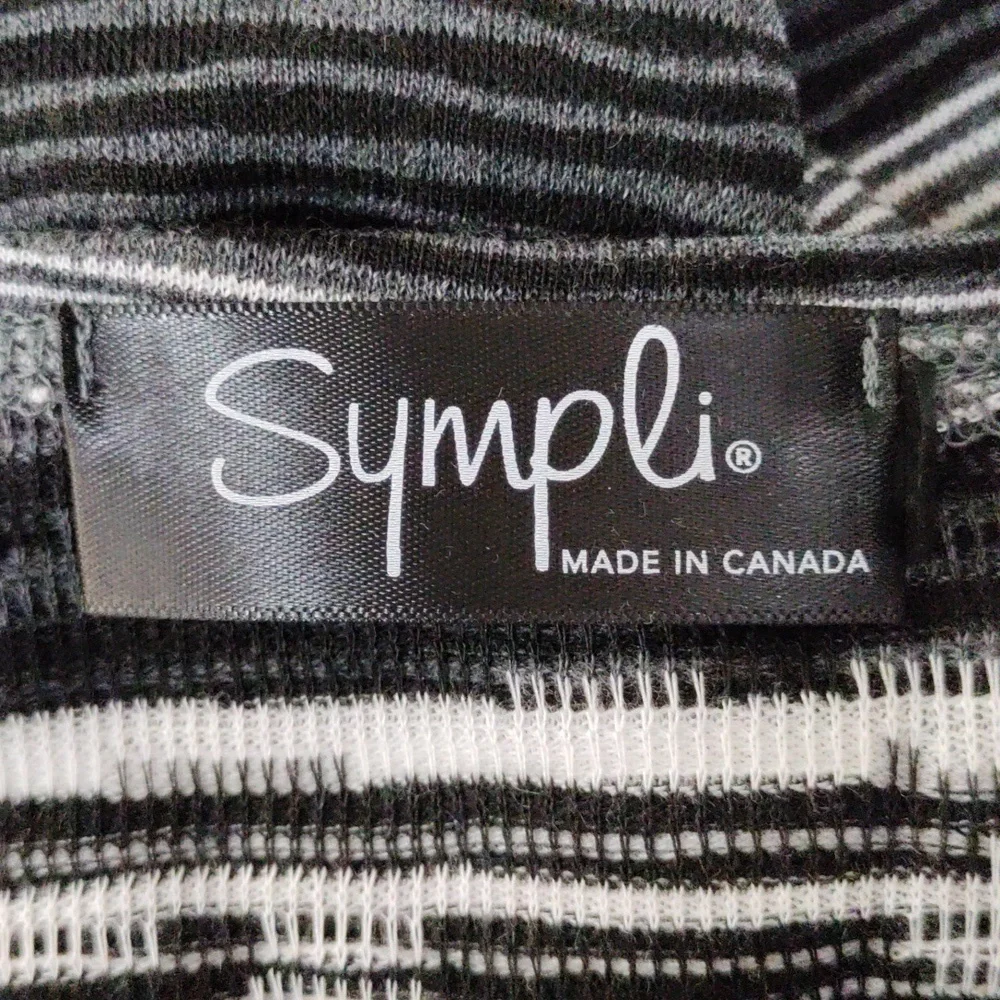 H146 Sympli black and white wavy striped Sugarcoat 10 NWT
